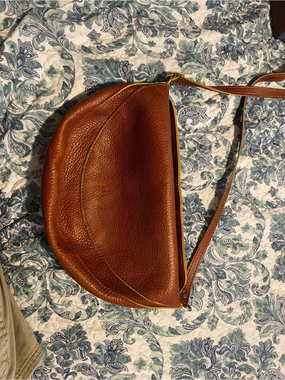 Portland Leather Crossbody Bag - Timeless Everyday Style